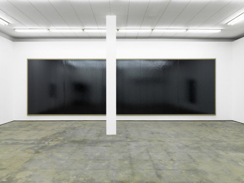 
     <i>Wand (Les 100 Plus Belles Chansons - J. Brel)</i>, 
     2011<br />
     Cassette tape on canvas in 5 parts, column, mixed media, 
      5 Teile à 274 x 198 cm<br />
     