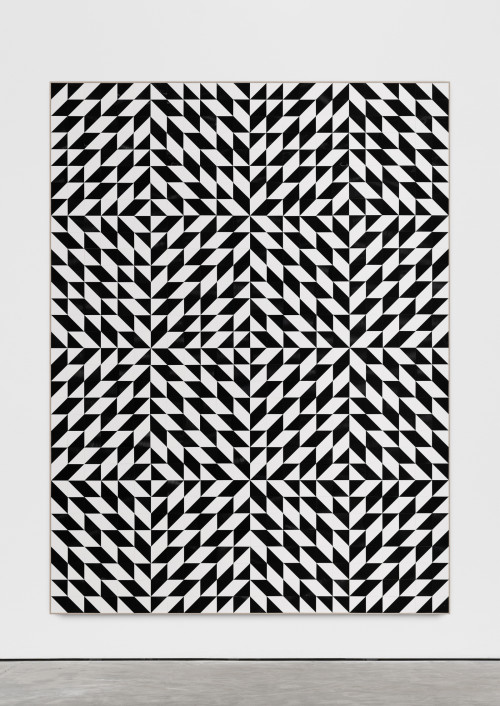 
     <i>Albers (Anni) Sterne</i>, 
     2018<br />
     cut vinyl records, canvas, wood, 
      258.5 x 194.5 cm<br />
     