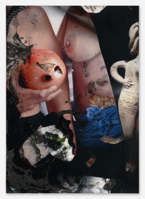 
     <i>stone born 4</i>, 
     2022<br />
     UV-print on pigmented jesmonite, Carnelian, 
      30 x 21 cm<br />
     