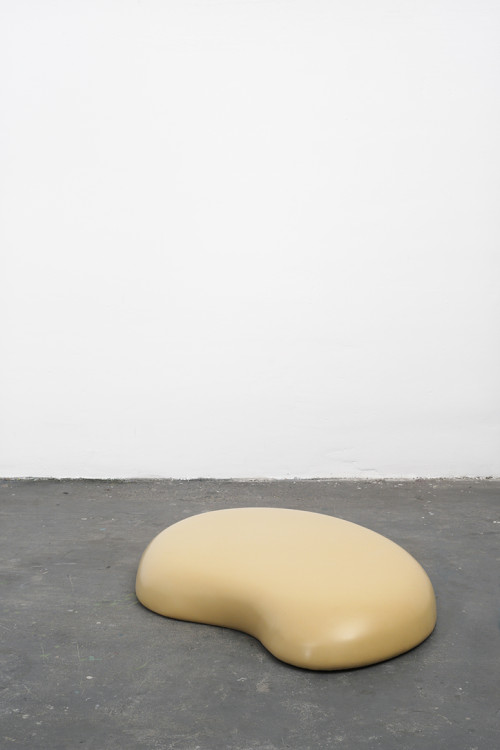 
     <i>Gummi (yellow)</i>, 
     2000<br />
     caoutchouc, foam, wood, 
      20 x 160 x 110 cm<br />
     