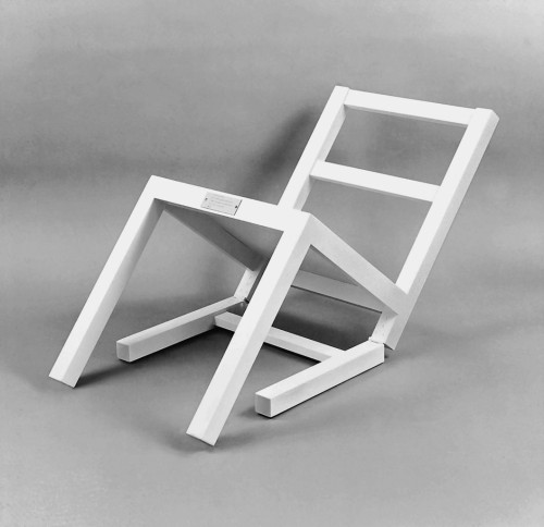 
     <i>Der erste sitzende Stuhl (nach langem Stehen sich zur Ruhe setzend)</i>, 
     1970<br />
     Painted wood, 
      90 x 45 x 45 cm<br />
     