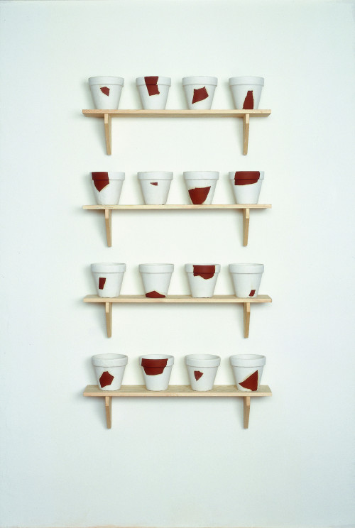 
     <i>Rekonstruktionen (resconstructions)</i>, 
     1988/1994<br />
     pug, plaster, wood, 
      18 x ø 19,5 cm (flowerpot), 22,8 x 100 x 22 cm (shelves)<br />
     