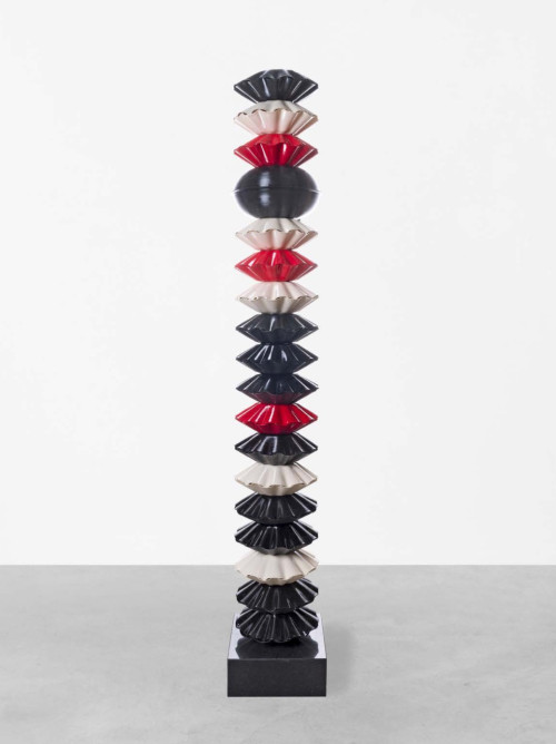 <i>The Figurehead</i>, 2022<br />compression-molded records, metal bar, marble plinth, 188.5 x 31 x 31 cm<br />
