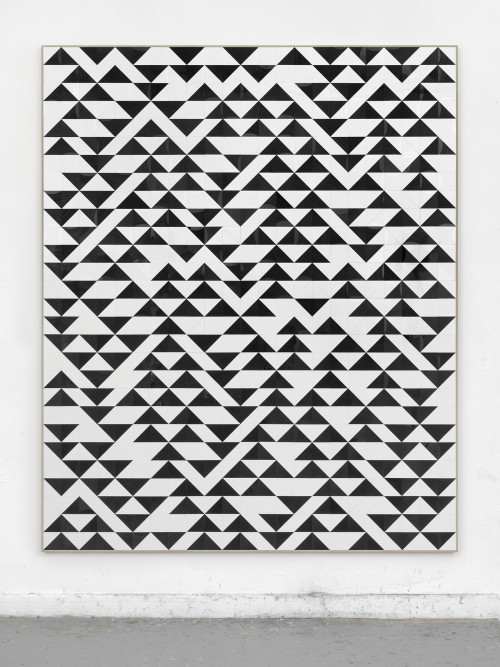 <i>o.t. (Anni Albers Master mit Paar Musik)</i>, 2018<br />cut vinyl records, canvas, wood, 227 x 187 cm<br />